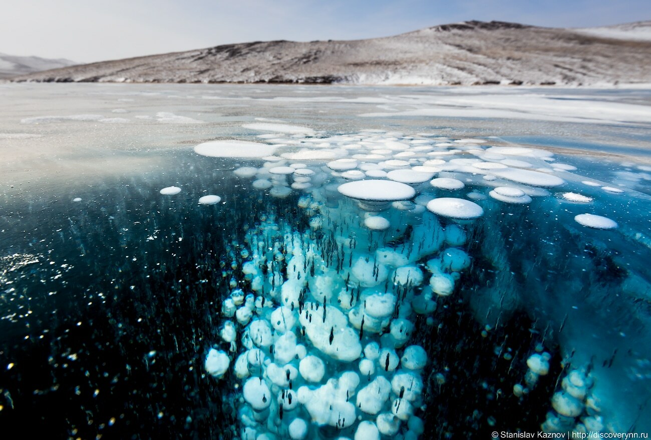 Пузырьки на байкале. Метановые пузырьки на Байкале. Метановые пузыри на Байкале. Метановые пузырьки лед Байкала. Озеро Нейто Ямал.