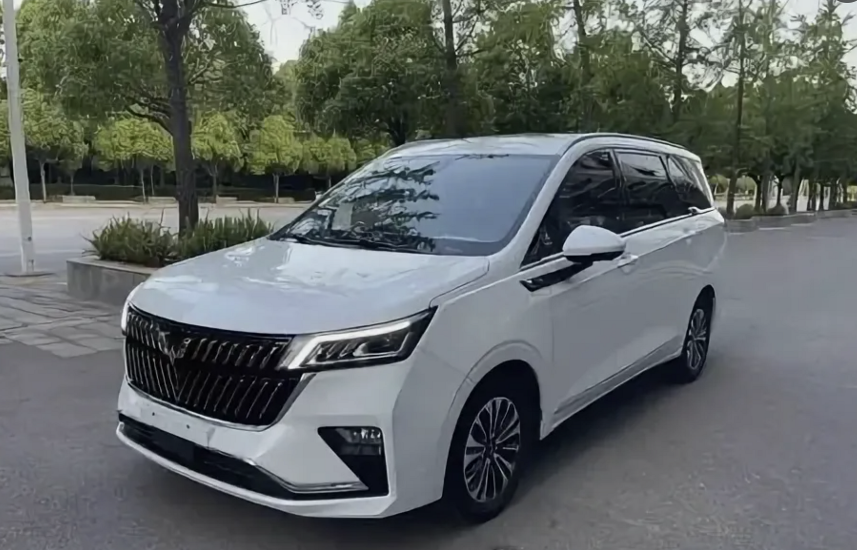 Wuling Jiachen 1.5 турбо 147 л.с. CVT