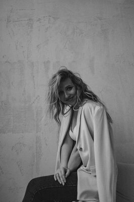 Жас сексуалды әйелдің үй мұрағатынан порно видео