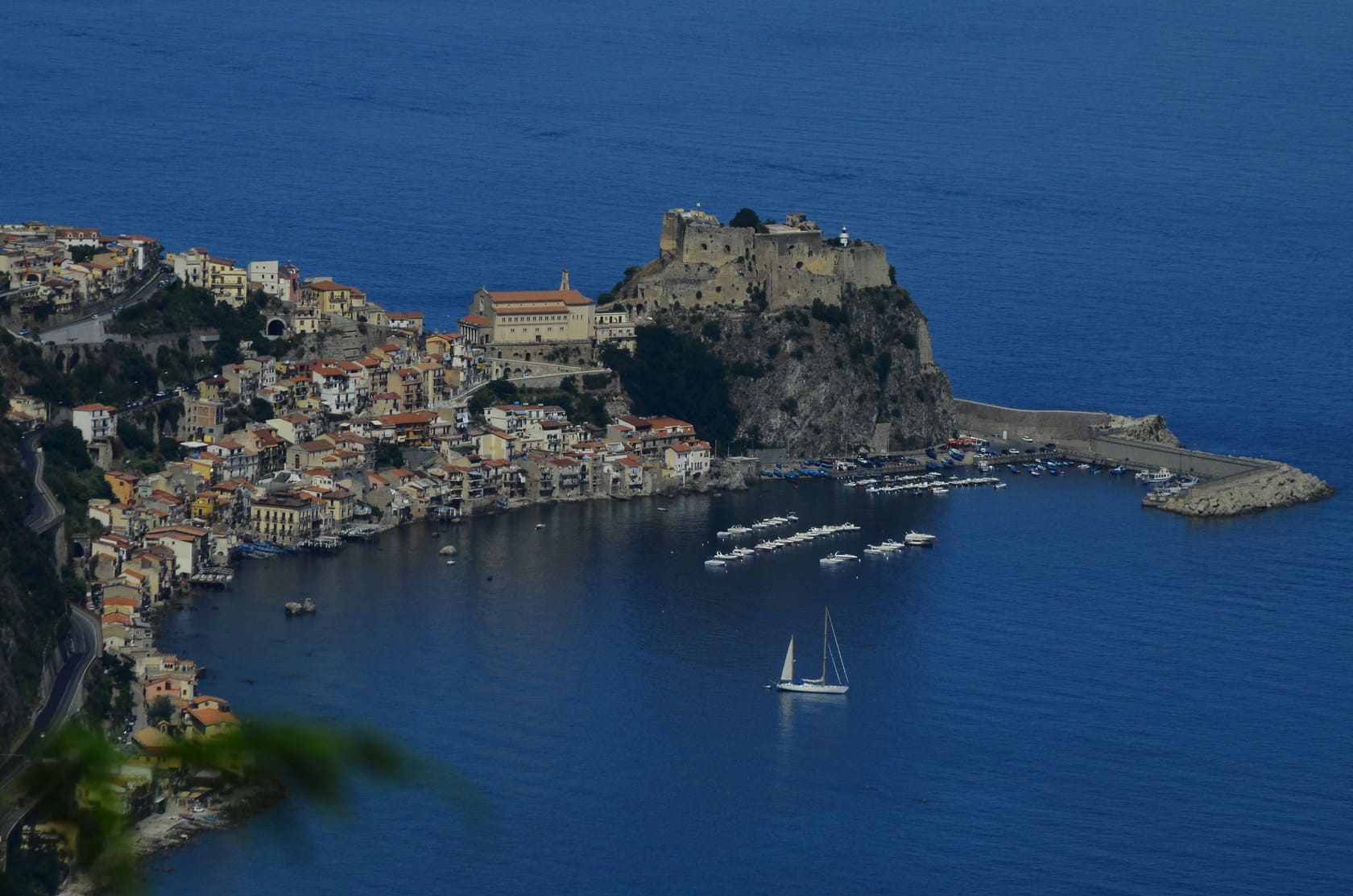 Тропеа калабрия италия. Сцилла калабрия италия. Город шила италия калабрия. Шила италия. Калабрия италия.