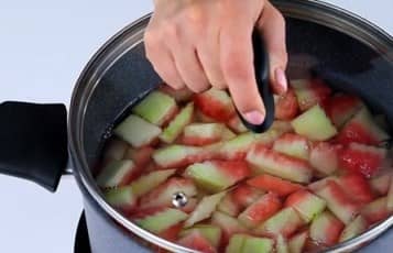 Приготовление варенья из арбузных корок: шаг 5