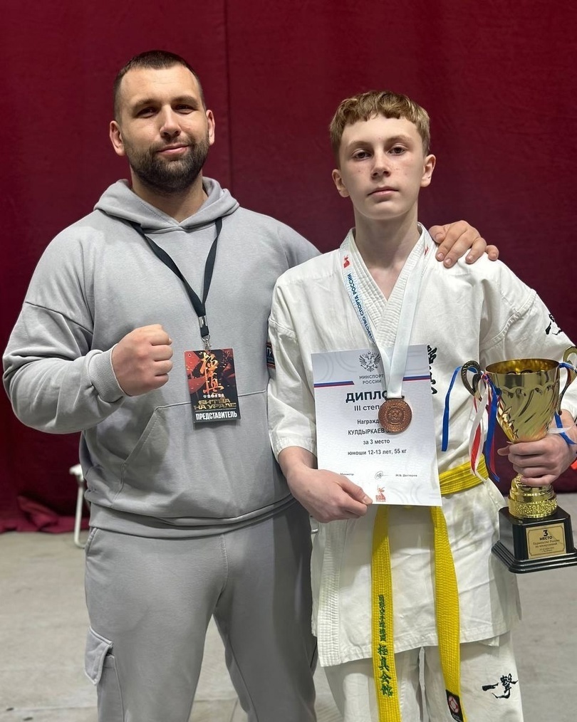 Сэнсей Мелкоедов Сергей Николаевич и воспитанник клуба 