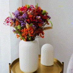 gif с изображением букетов цветов в интерьере