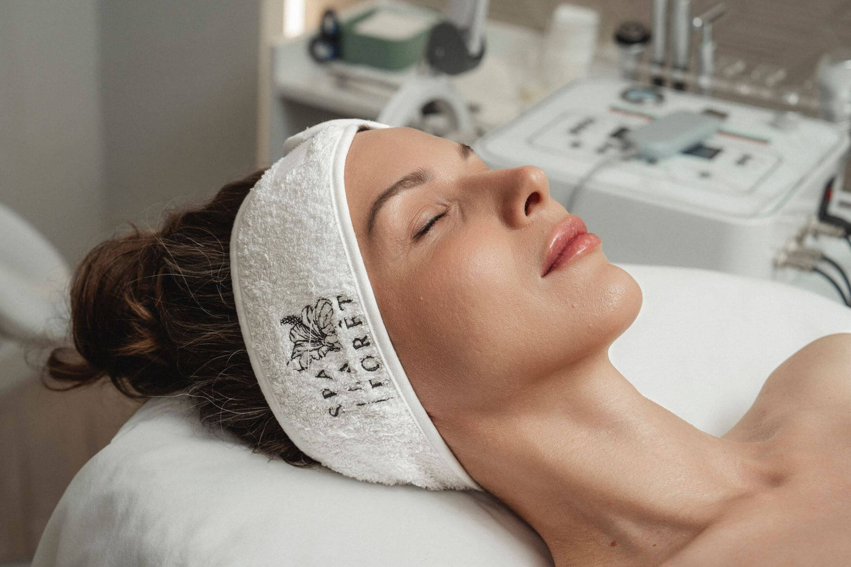 Почему хороший косметолог не начинает уход с дорогих процедур  Spa La Foret