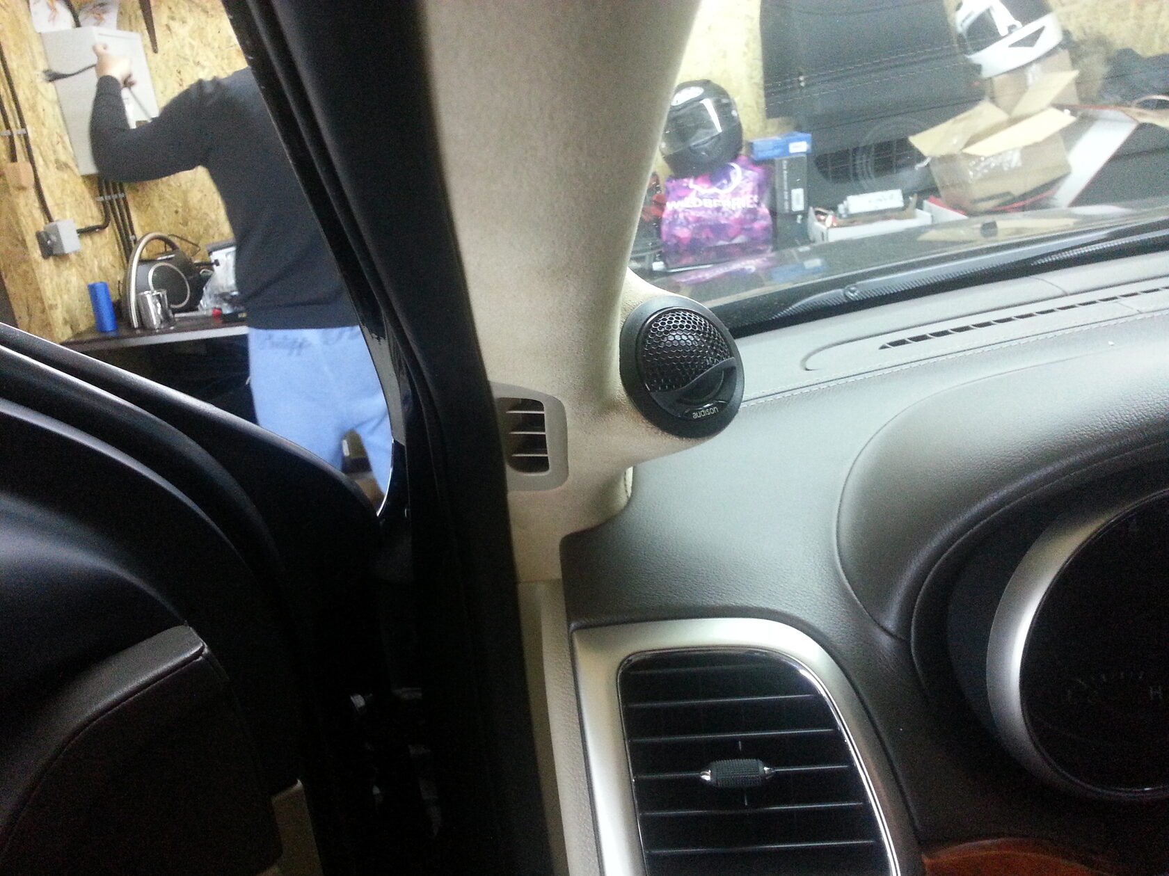 замена акустики джип гранд чероки вк2