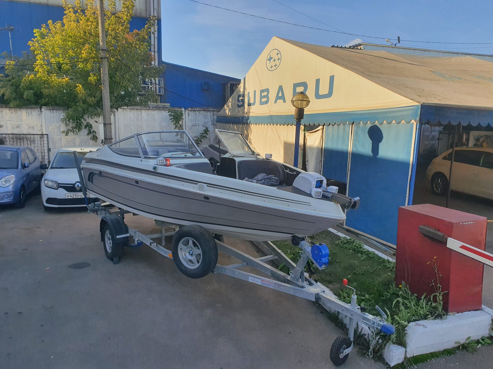 установка музыкальной сиистемы в катер лодку