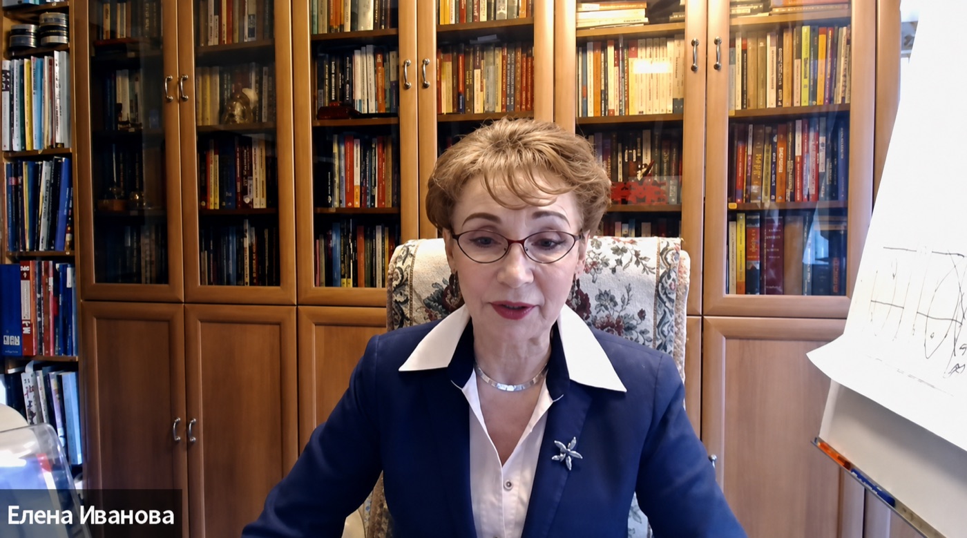 Елена Иванова ведёт онлайн-занятие по психологии медиации в Zoom