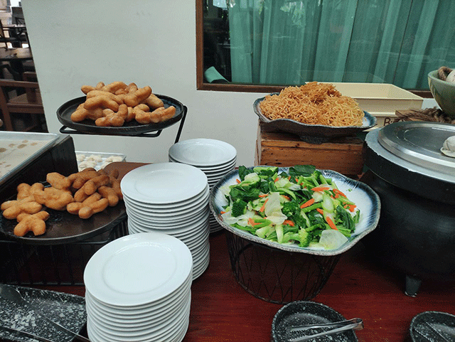 Шикарные пончики в отеле Ravindra Beach Resort & Spa 5*