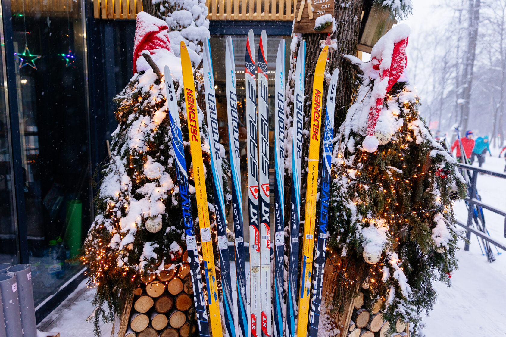 Прокат и подготовка лыж