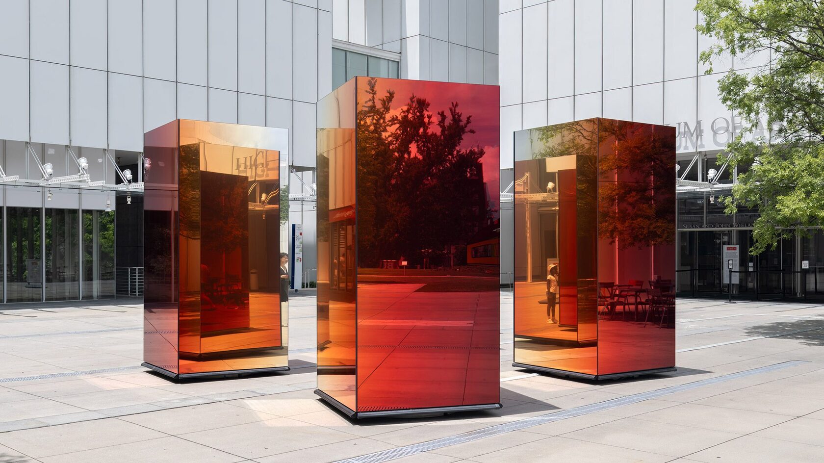 Вращающиеся колонны, Сабина Марселис, скульптура, Художественный музей Хай