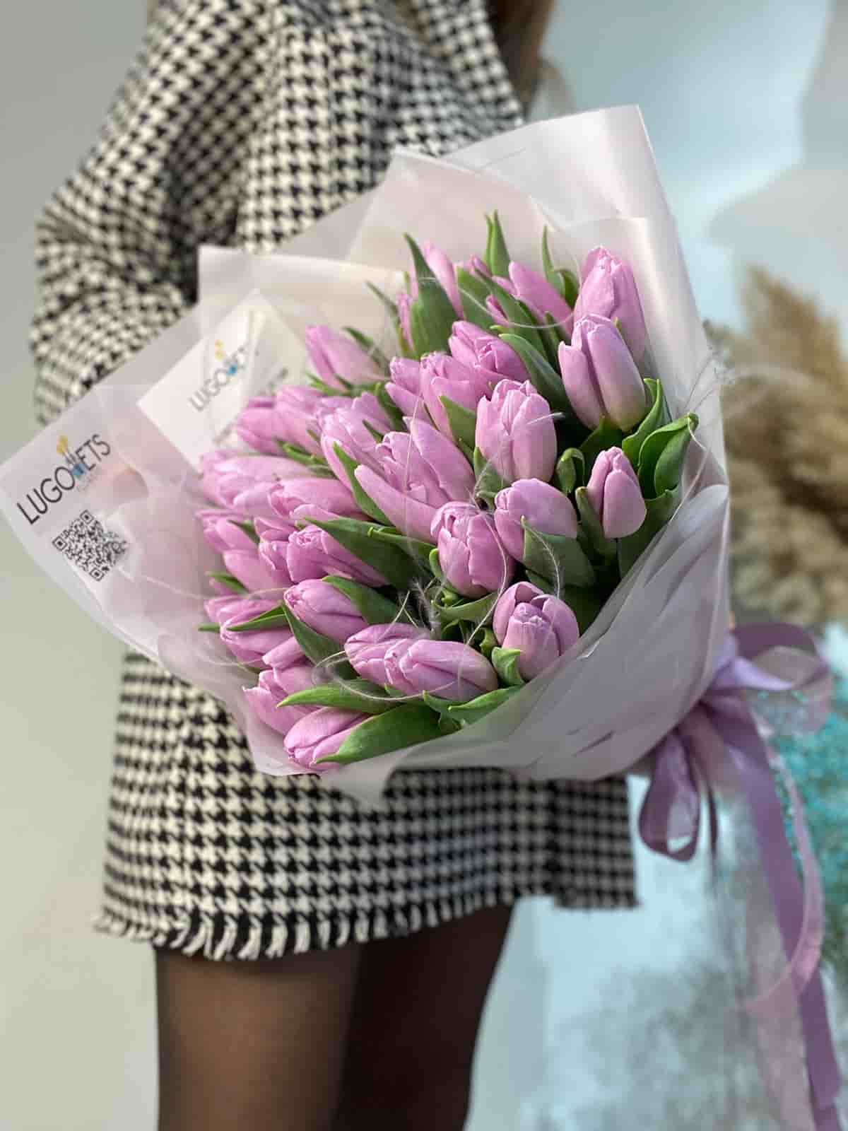 Букеты из тюльпанов и сухоцветов