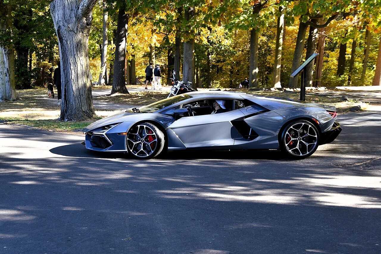 Lamborghini Revuelto — representative model image