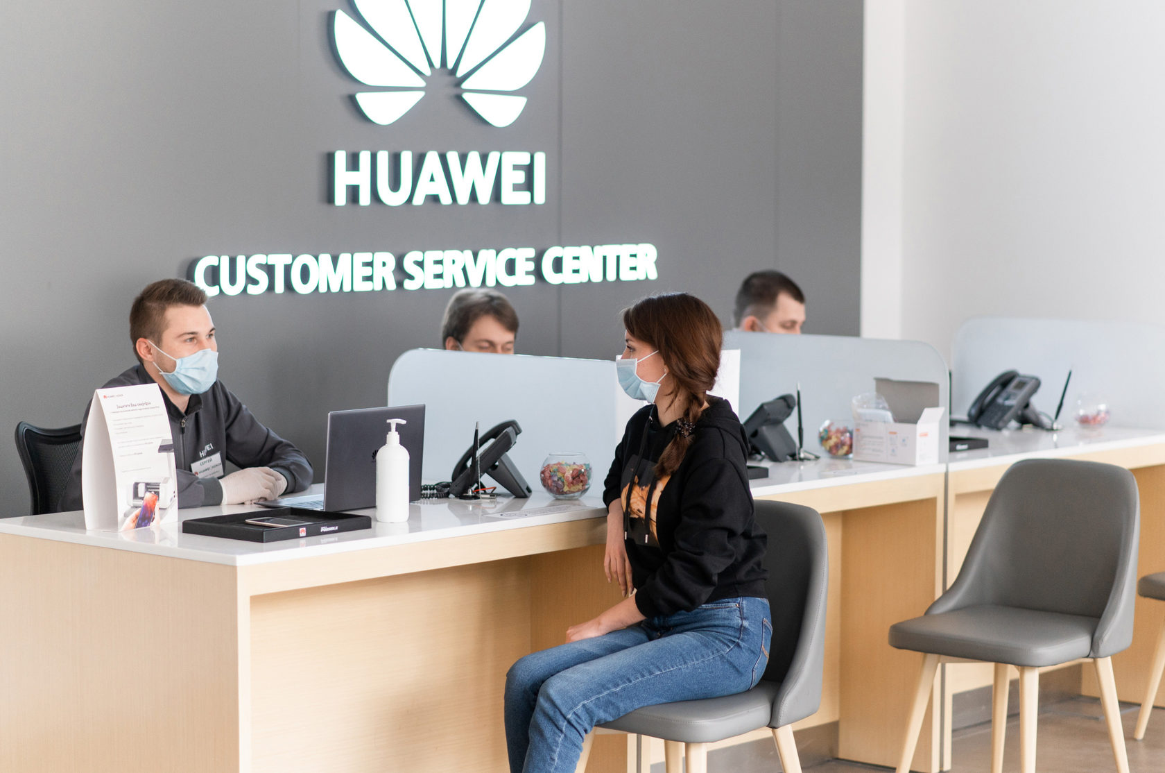 Телефон huawei сервисный центр. Сервисный центр Хуавей. Huawei центра. Сервисный центр Хуавей Сухаревская. Huawei Нижний Новгород офис.