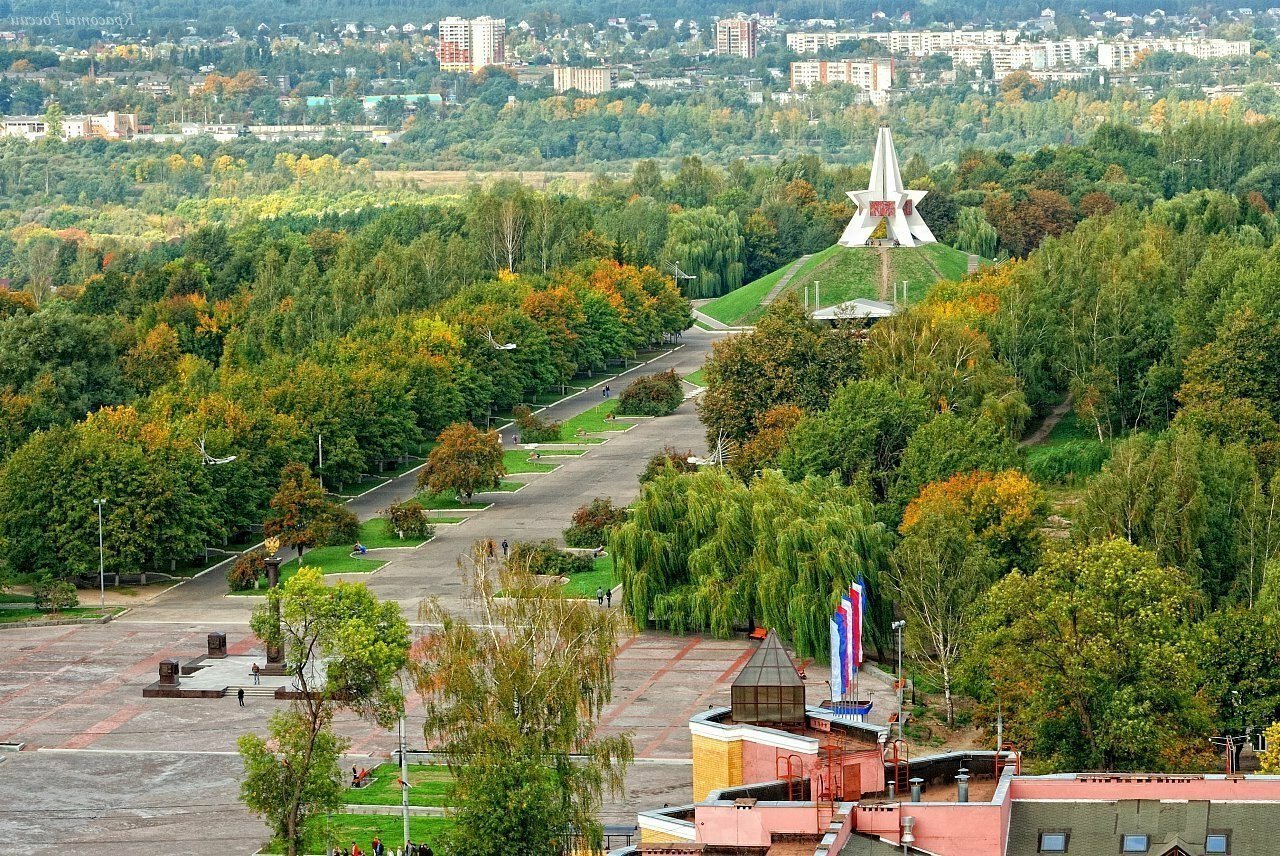 Город столов брянск. Курган бессмертия Брянск. Курган бессмертия Брянск 2023. Курган бессмертия Брянск вид сверху.