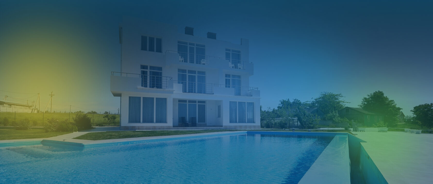 Свежий ремонт и мебель, парковка, парк. Бассейн с джакузи. Вид на море. От 2 500 руб.