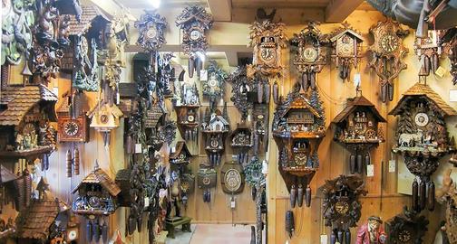 Ремонт старинных настенных часов в Москве