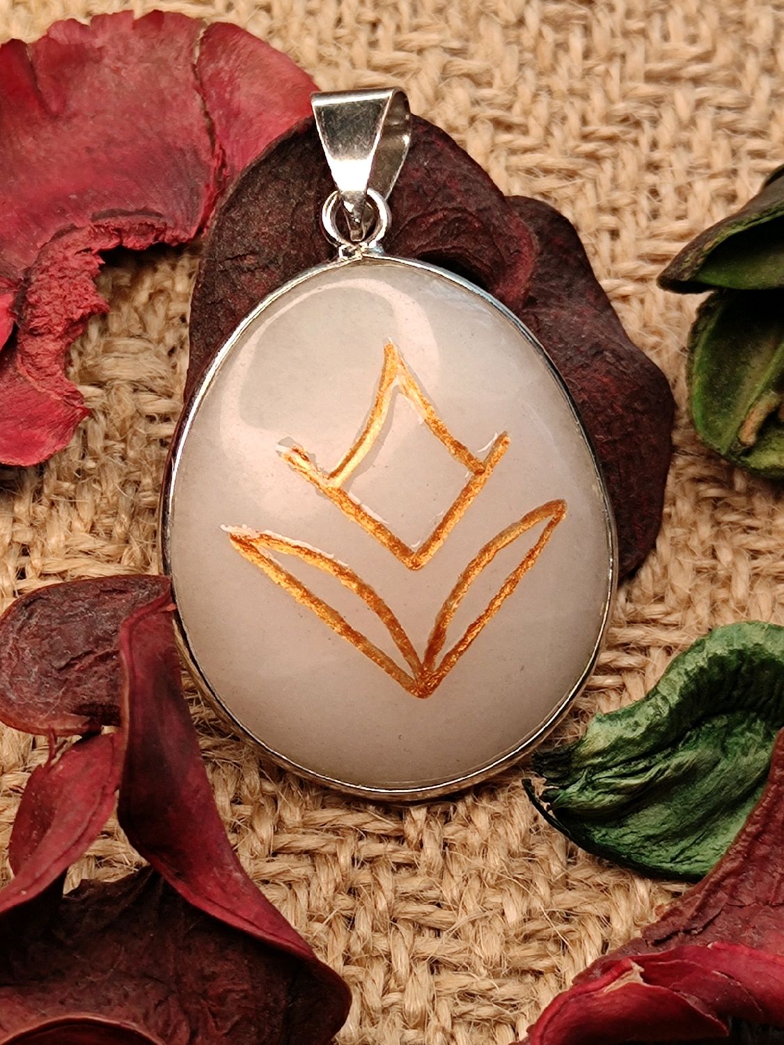 Талисман работает. Рунический денежный амулет. Амулеты и талисманы коготь. Самые дорогие амулеты. Талисман работает.