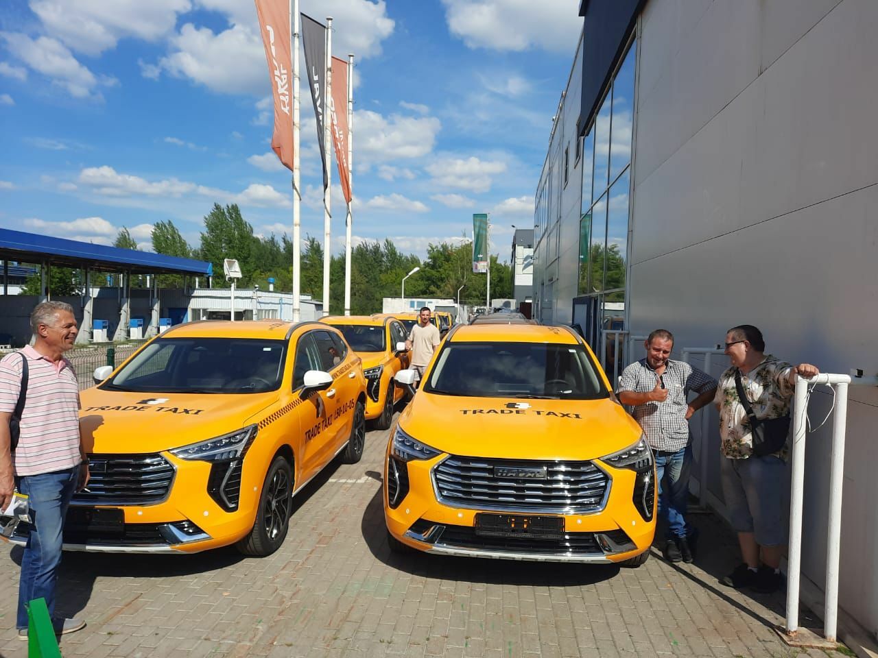 Аренда авто под такси в Москве - Арендовать автомобиль для заработка в такси.  Цены от 1650₽. Без депозита | Trade Taxi