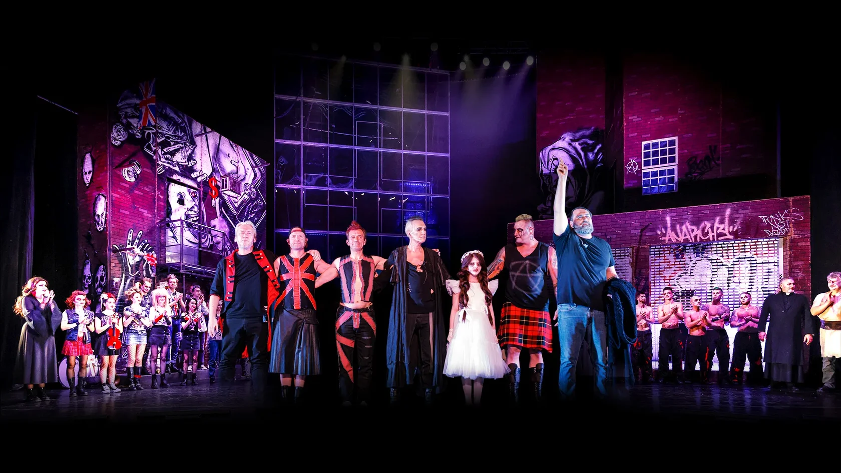 Сцена из рок-мюзикла TODD в КЗ Москва с декорациями и актерами