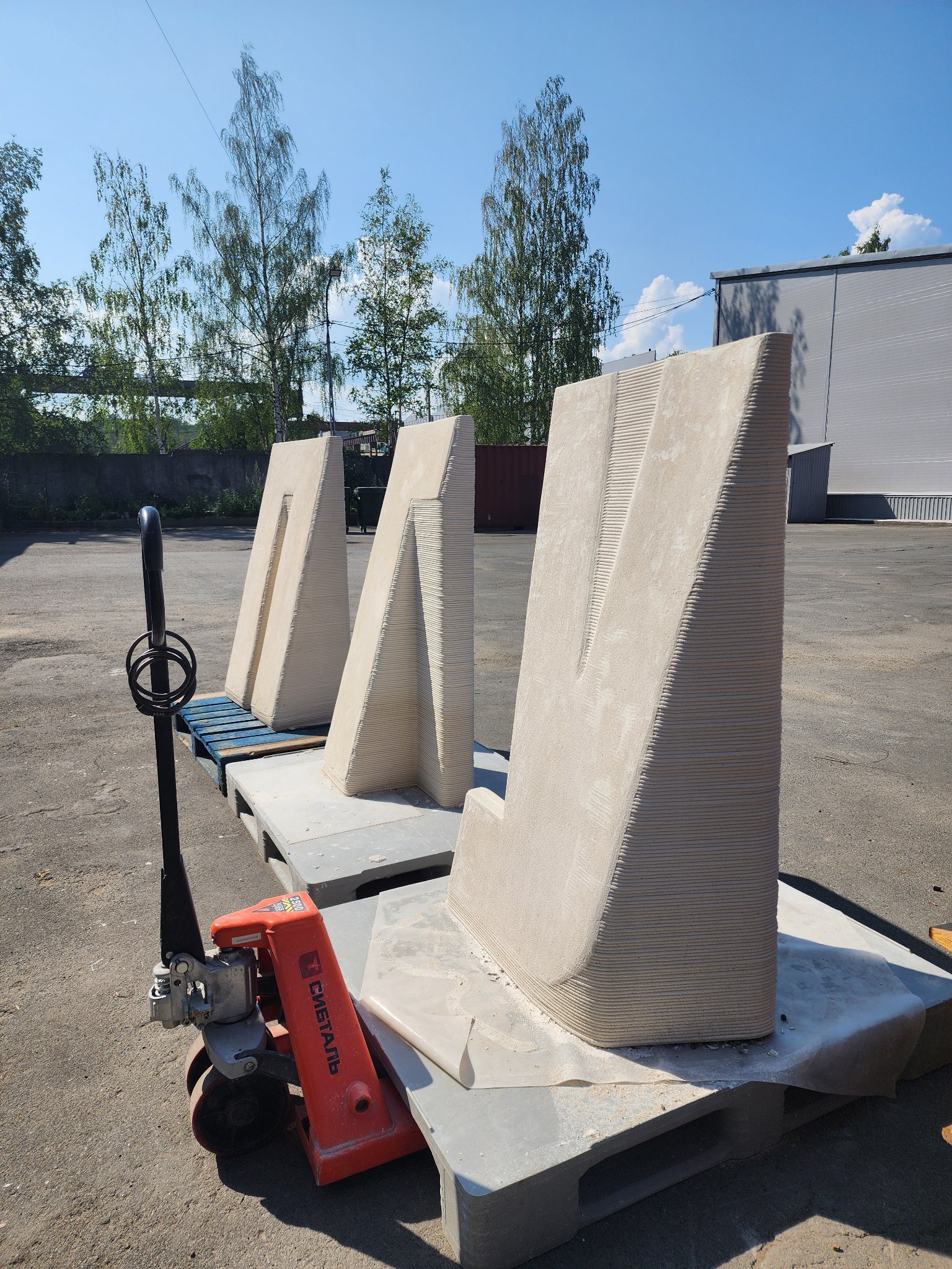 Бетонные буквы напечатанные на 3д принтере Лерто