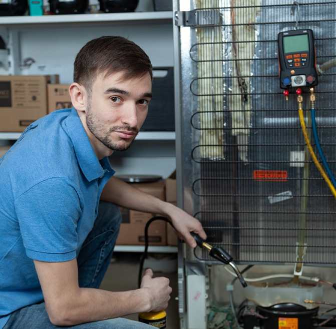 Алексей - мастер по ремонту стиральных машин с 12-летним опытом