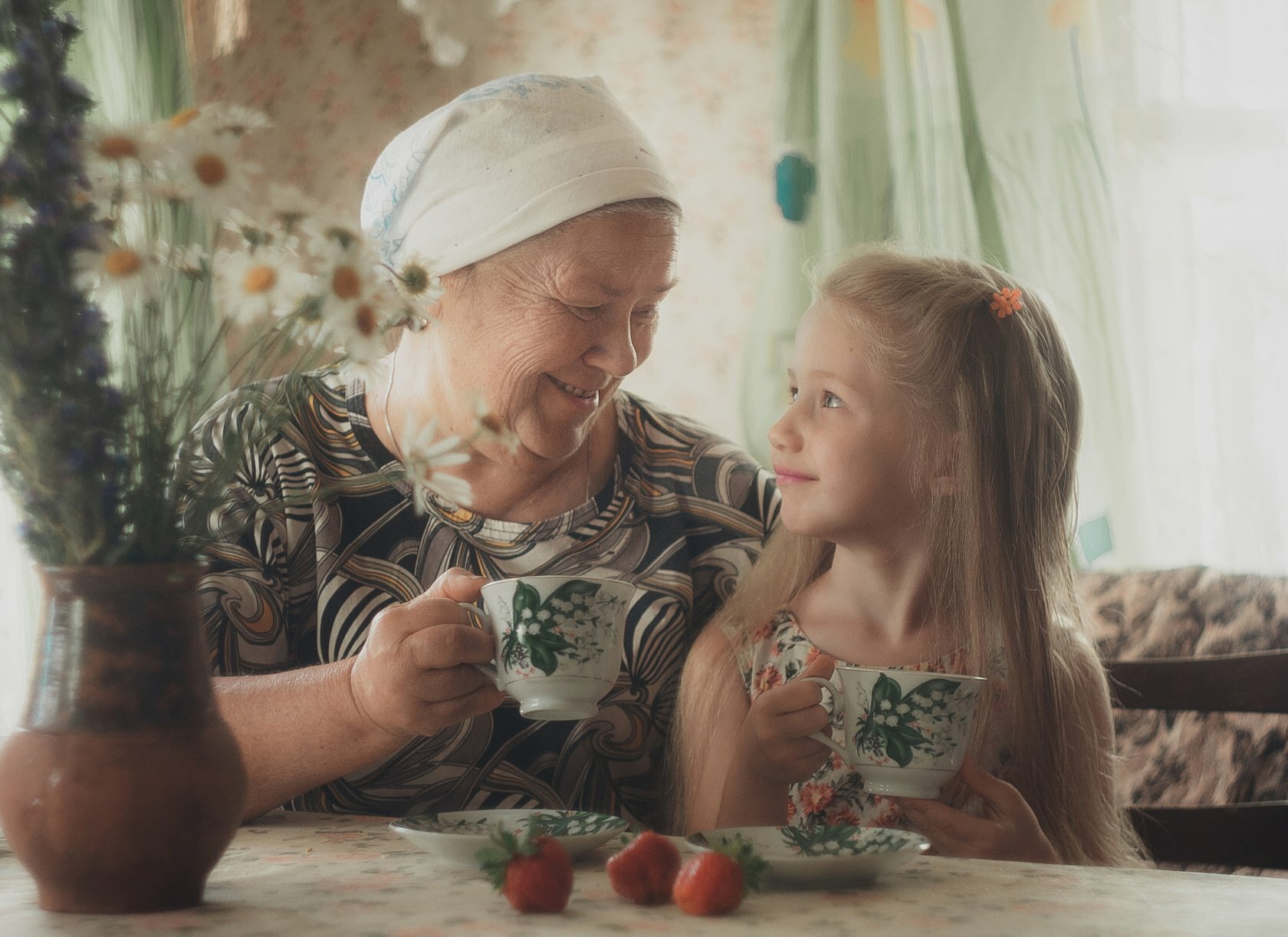 Мама добра и заботлива. «Бабушка и внучка»; Абдулхак Абдуллаев. Бабушка и внучка. Бабушка внука. Бабушка с внуками.