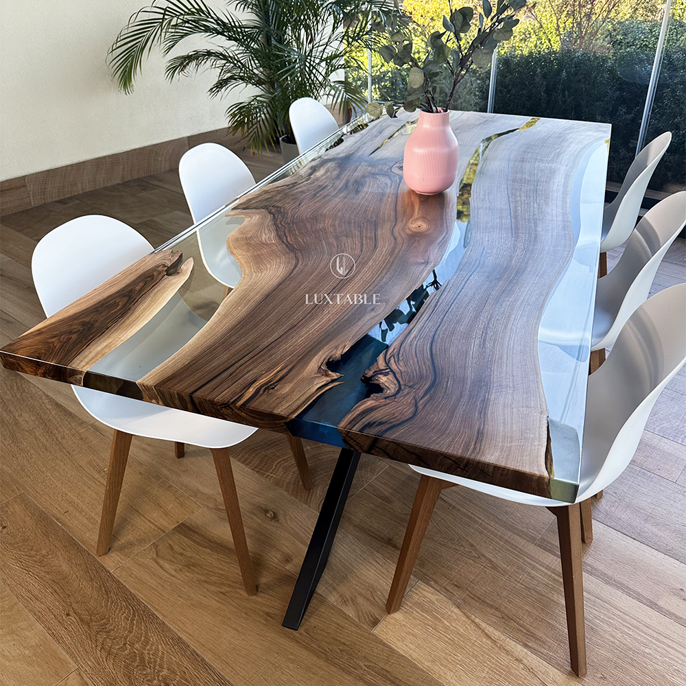 Tavolo da pranzo “Armonia”in noce europeo massello e doppia resina trasparente ed azzurrina lucida, tavolo in legno e resina, Luxtable
