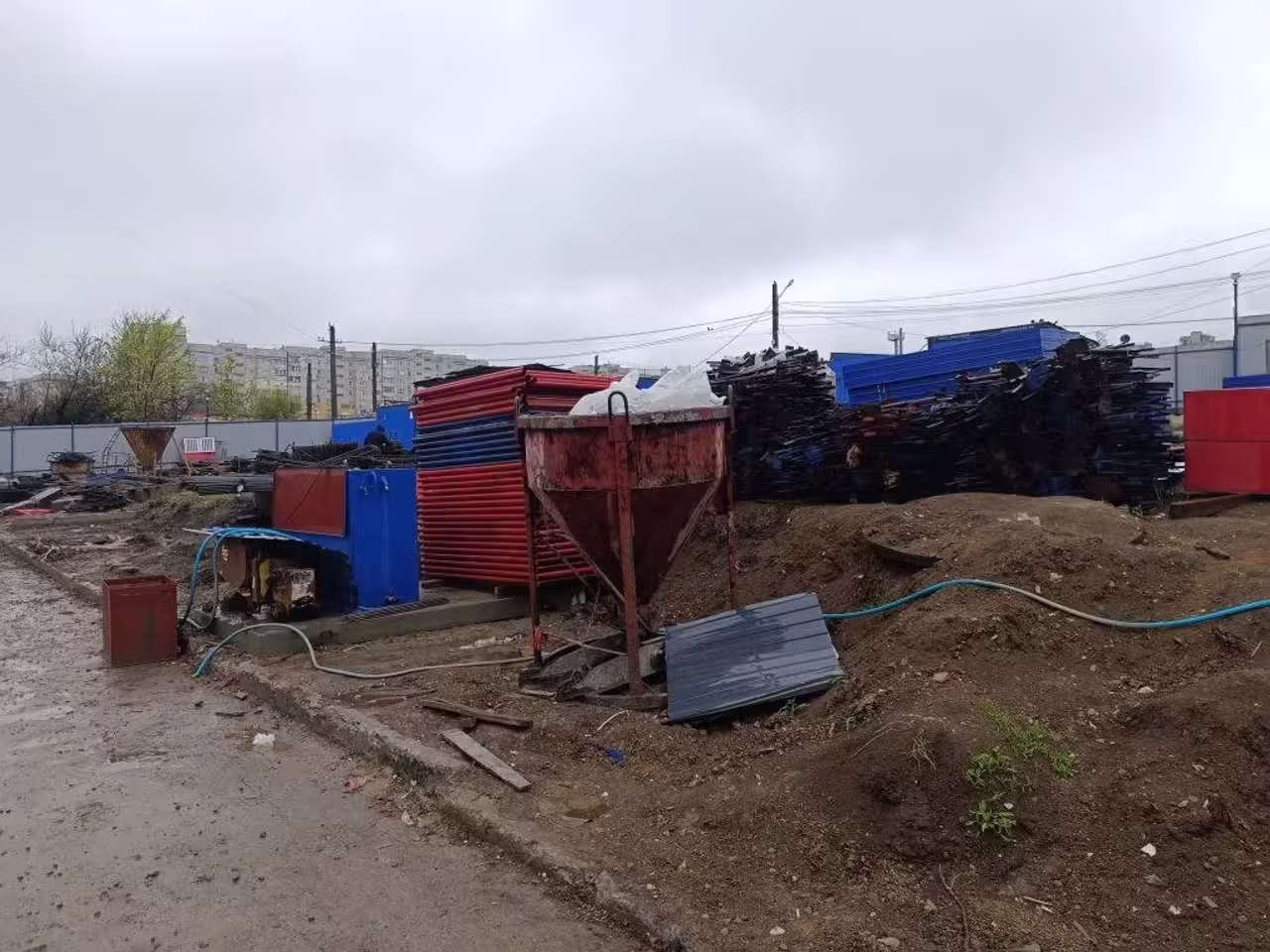 Март