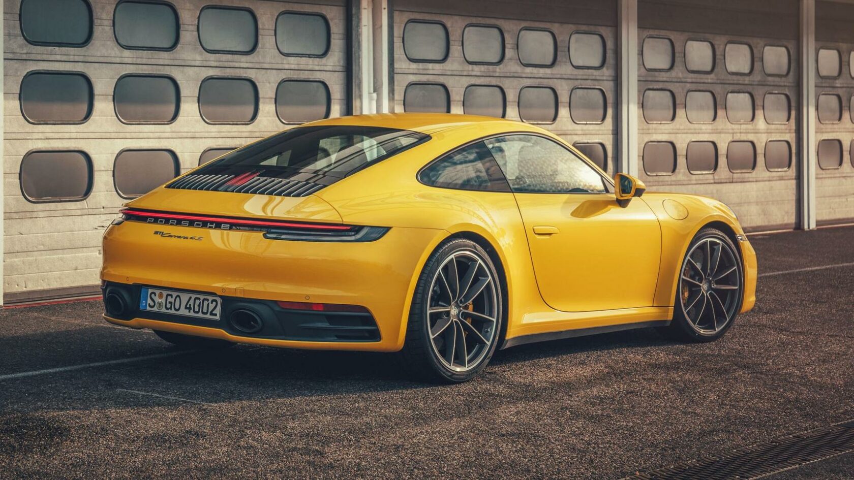 Porsche 911 Carrera s сбоку