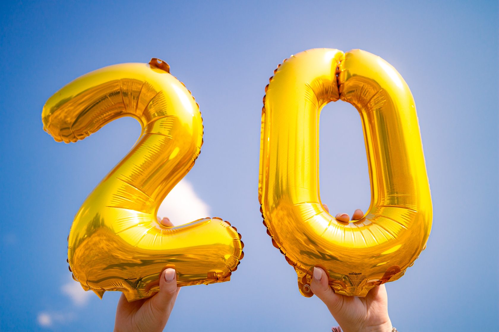 Удовлетворение 20. Фольгированные цифры. Celebrating 20 years.