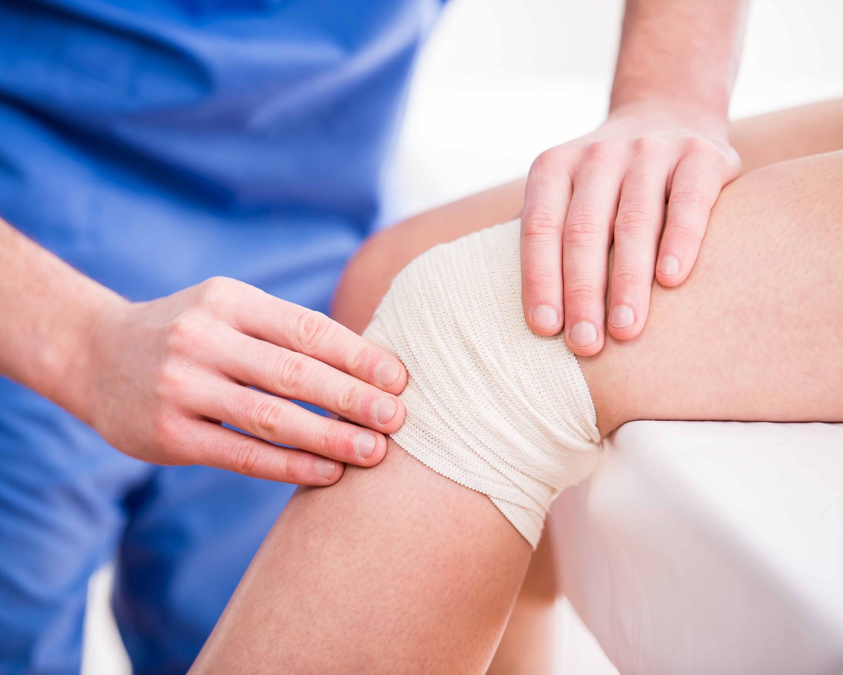 Боль под коленом сзади - причины и лечение