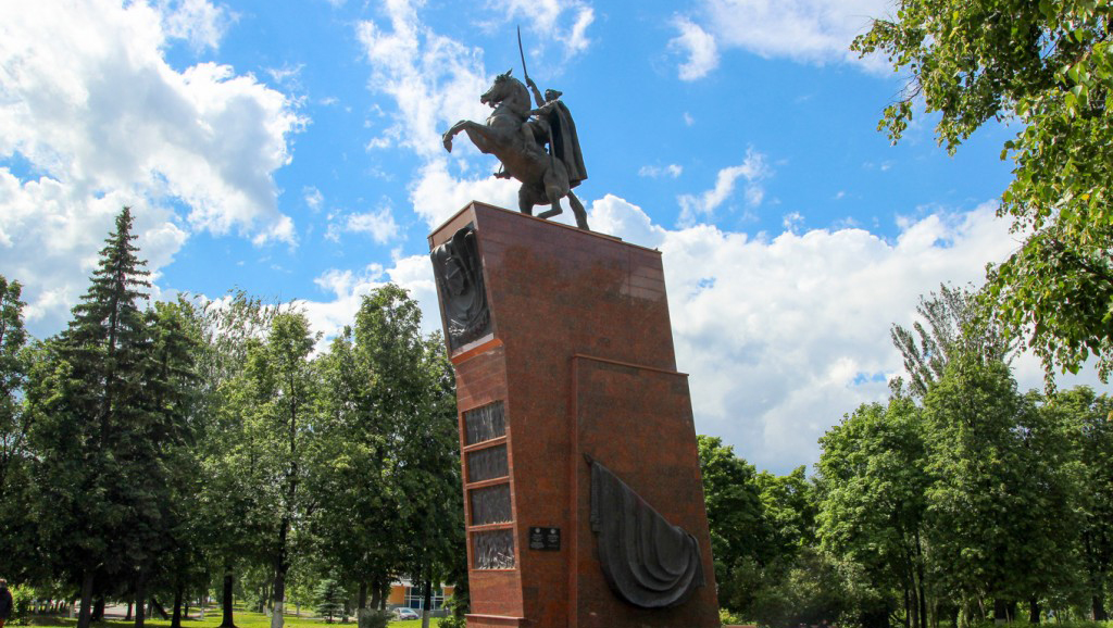 Памятник чапаеву в чебоксарах фото 15 поводов приехать в город Чебоксары