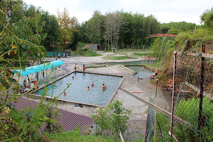 Отдых в Абхазии, отдых в Киндыке, путешествие, море, солнце, пляж, природа, отели, гостиницы, частный сектор, квартиры. Термальный источник. Онлайн бронирование жилья в Абхазии.