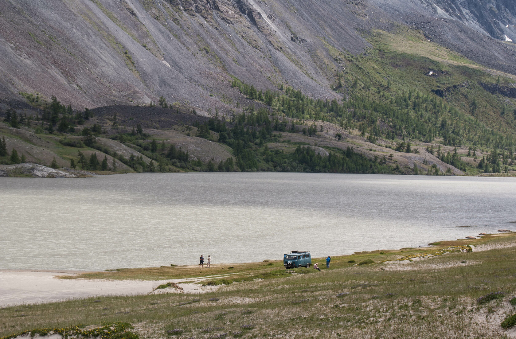 Озеро горы горный алтай акташ. Южно-чуйский хребет. Алтын туу горный алтай. База алтын кель горный алтай. Шавлинское озеро алтай.