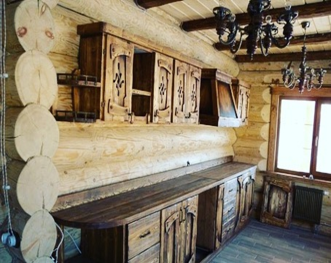 Кухня из натурального дерева под старину