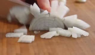 Приготовление супа-пюре из свежих шампиньонов со сливками: шаг 2