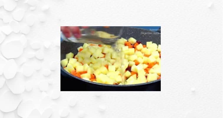 Приготовление винегрета на сковороде: шаг 4