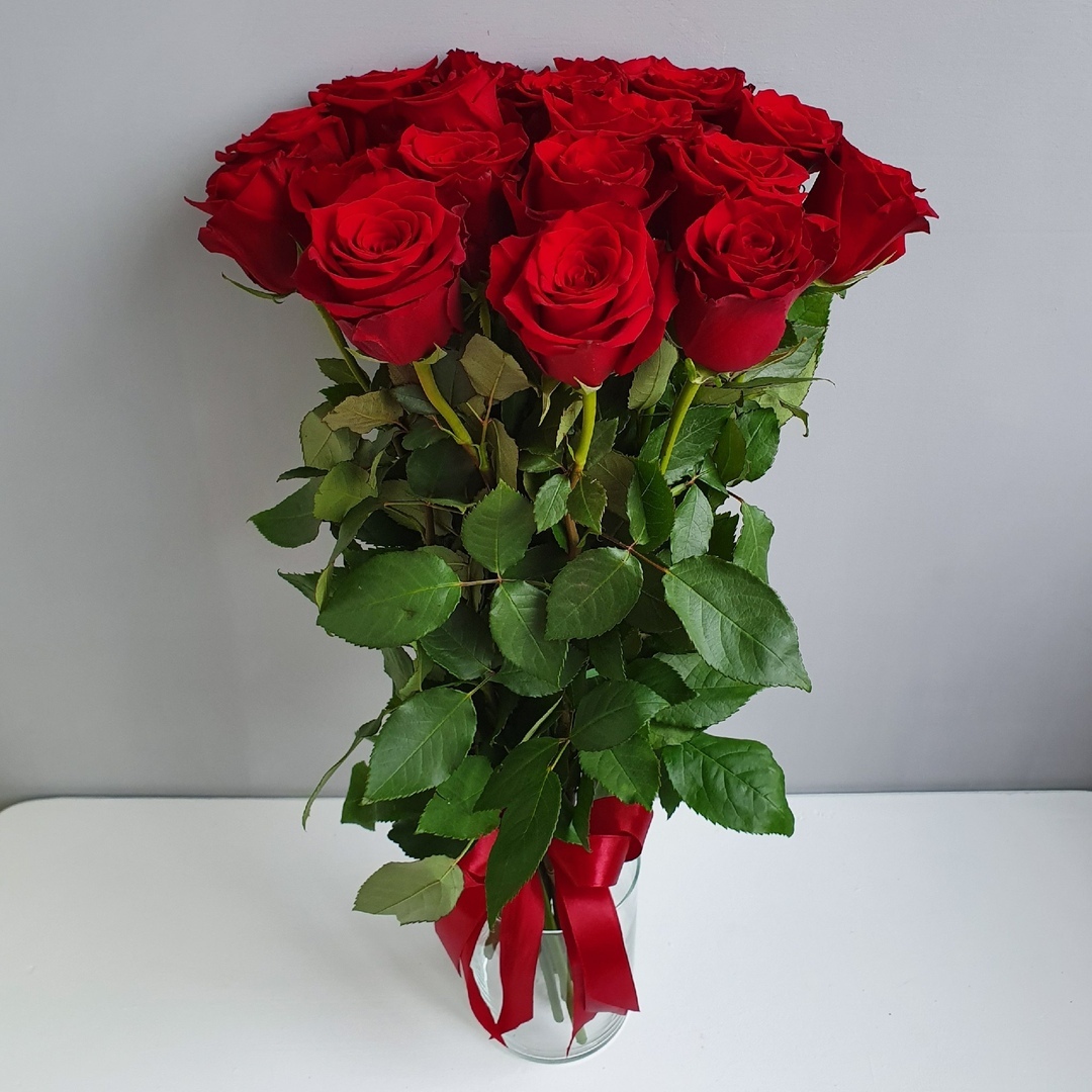 Купить 20 роз. Букет роз Фридом 15 роз. Букет из 15 эквадорских роз бордовых. Эквадорские красные розы. Букет 25 красных роз "Эквадор".