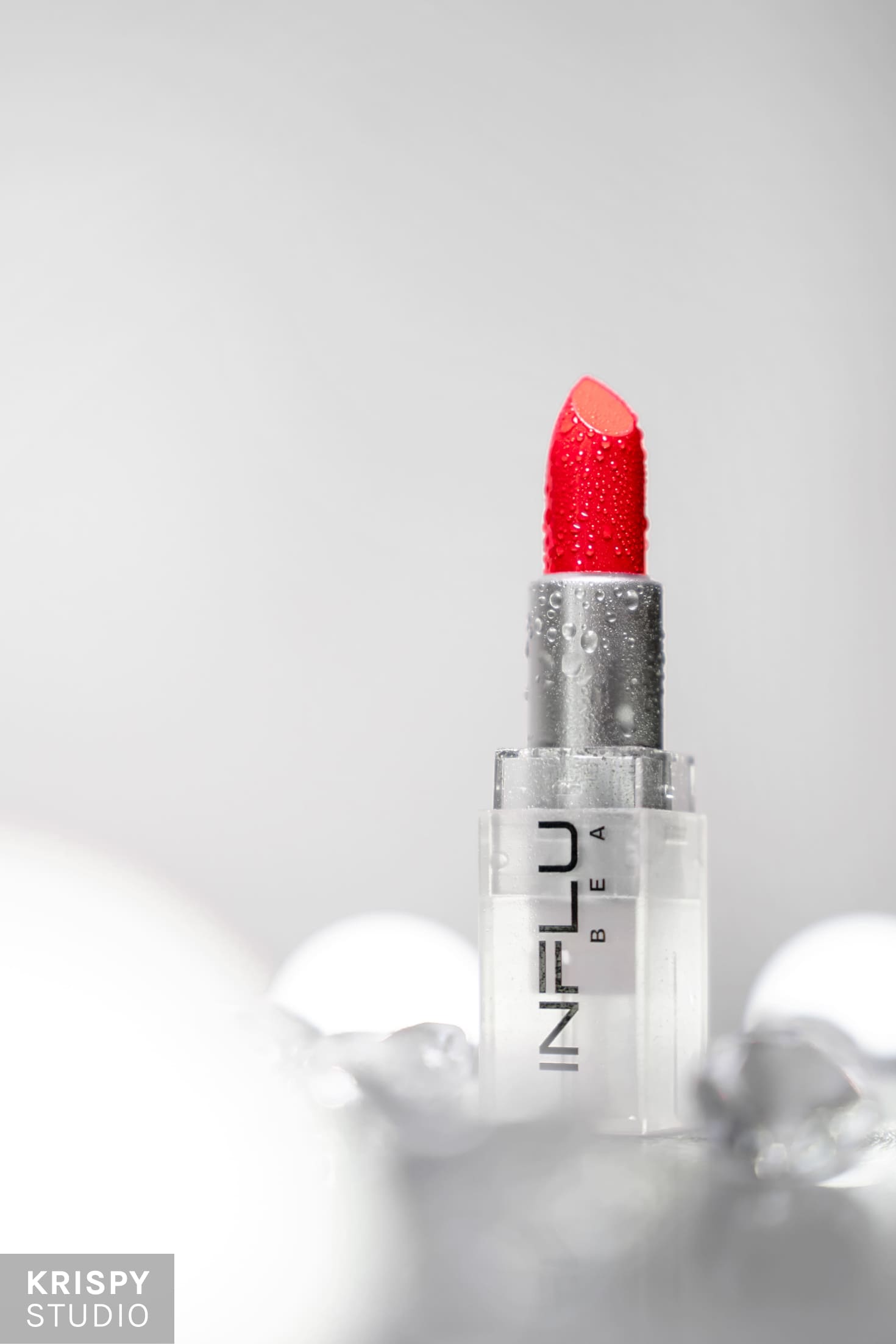 INFLUENCE: красная помада и бриллианты в гламурной фотосессии