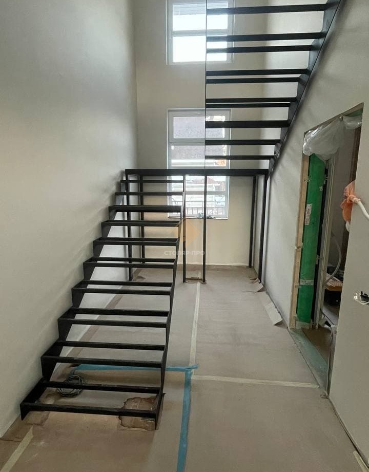 Отделка металлической лестницы деревом и облицовка лестниц из металла ...