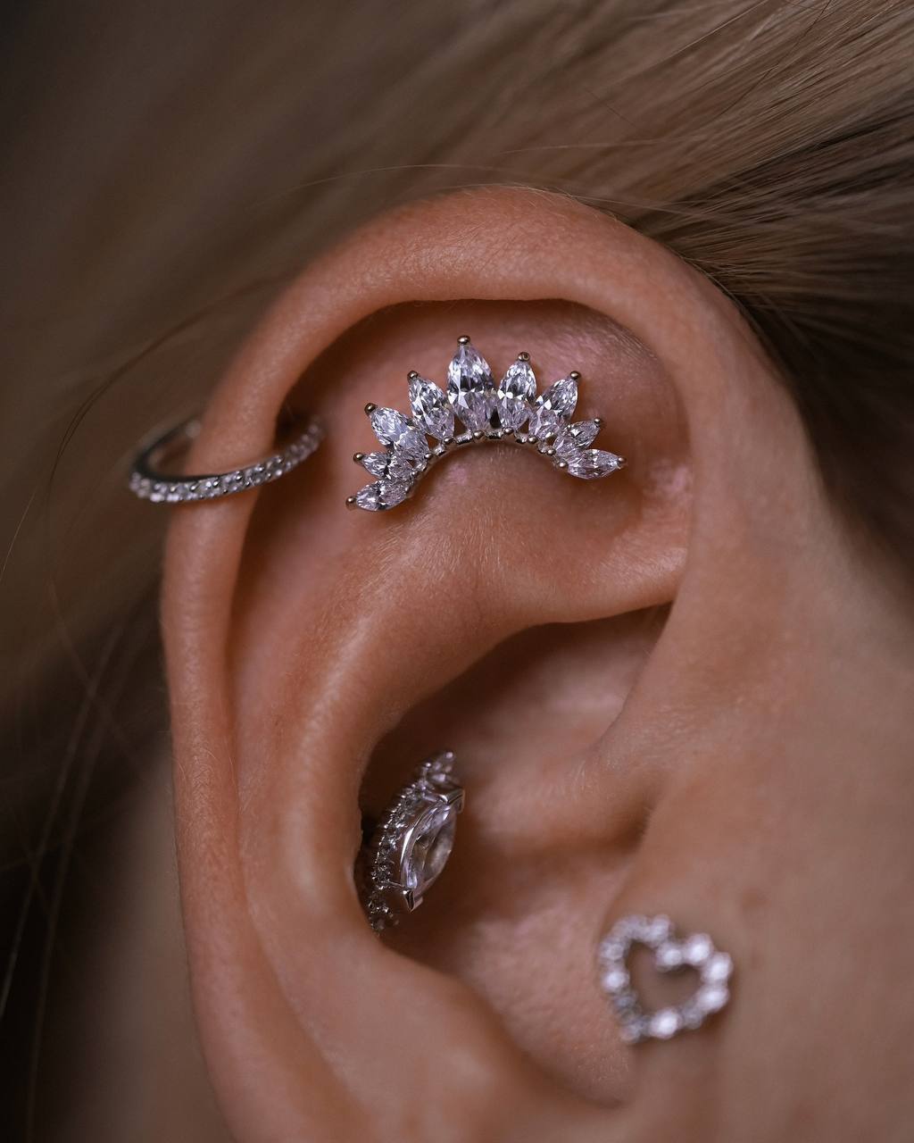 Пирсинг флэт с накруткой