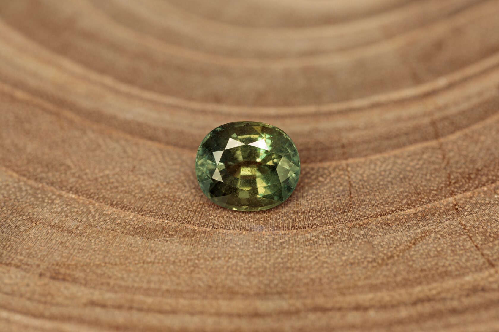 RARE !! SAPHIR JAUNE DE THAILANDE : 5.5 mm x 4.7 mm RARE !! SAPHIR JAUNE DE THAILANDE : 5.5 mm x 4.7 mm