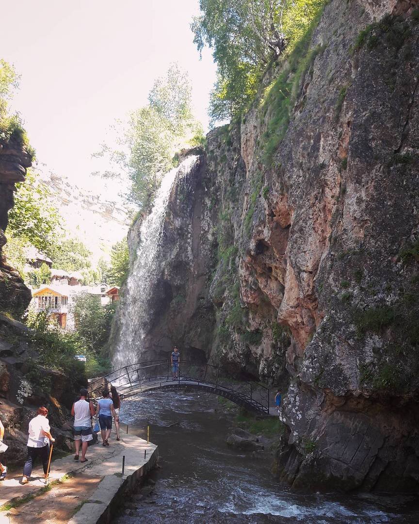 Медовые водопады и окрестности