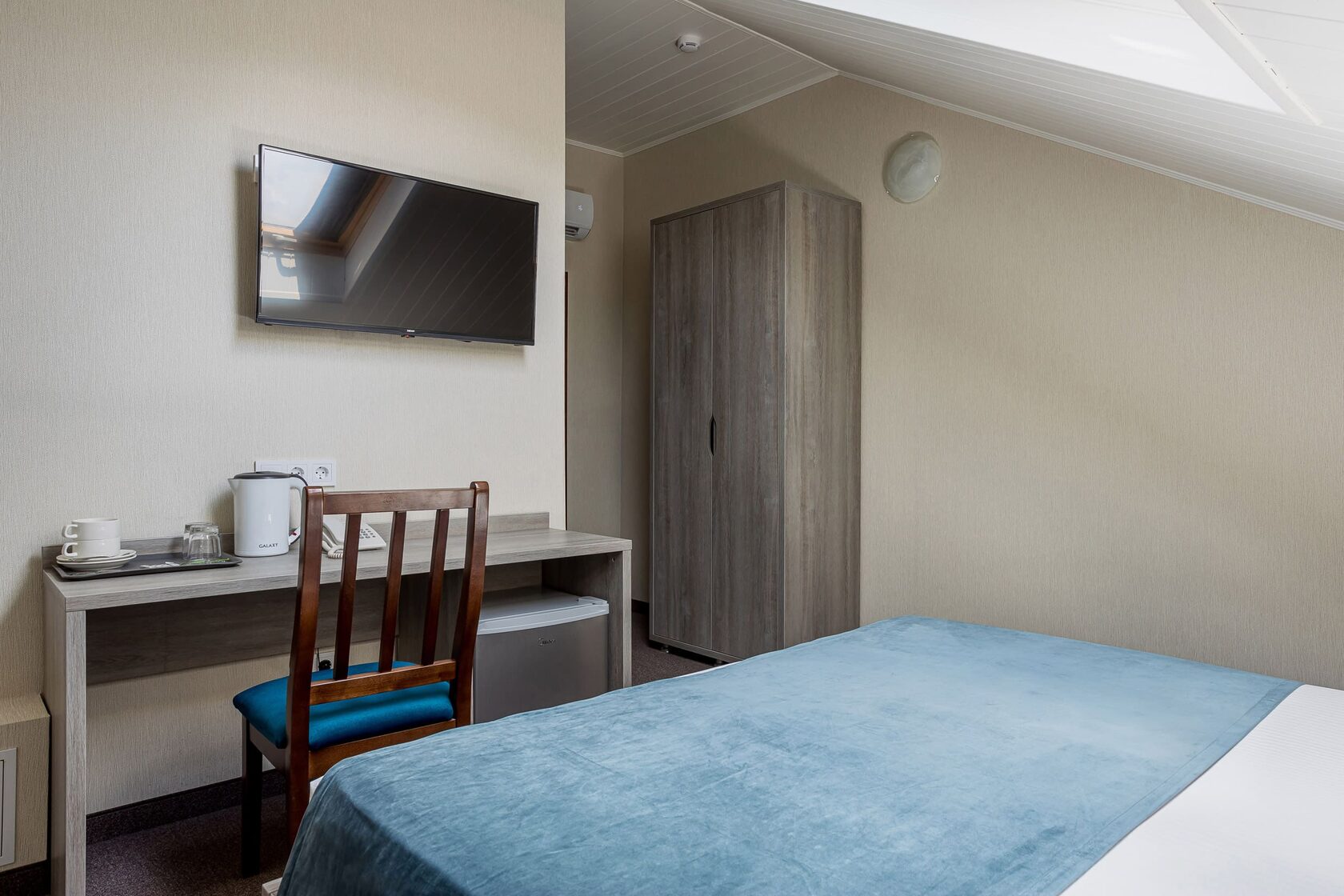 Номера в лазаревском. Номера в лазаревском. Отель атланта. Шторм 3* отель лазаревское. Лазаревское отель калипсо номера.