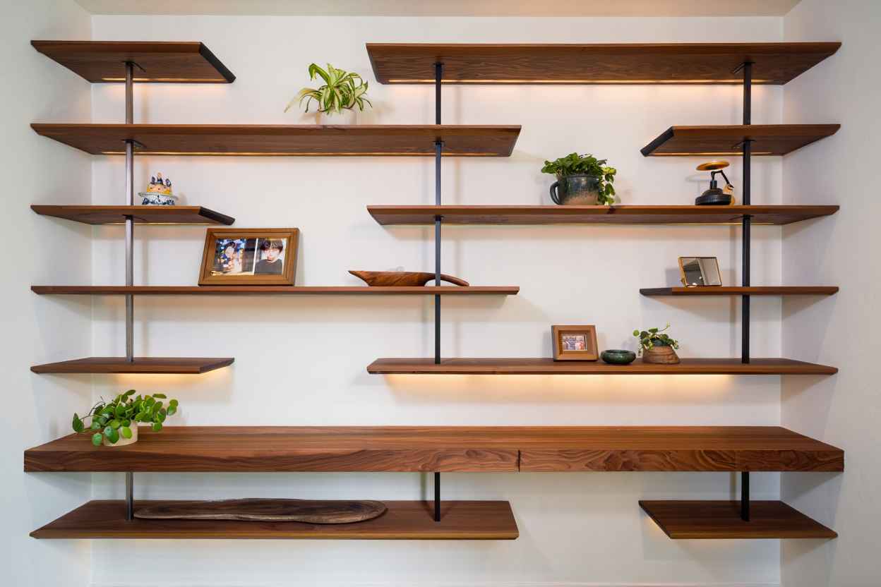 Настенные полки и подвесы