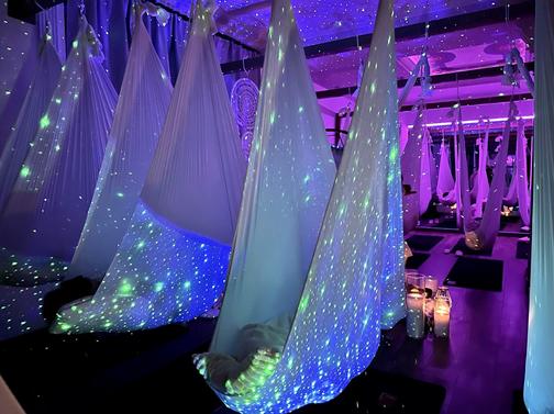 Медитация с гонгом в гамаке с хрустальными чашами, арфой, гвоздестояние