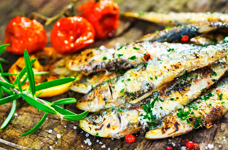 Сардинаш асадаш (Sardinhas Assadas) жареные сардины 