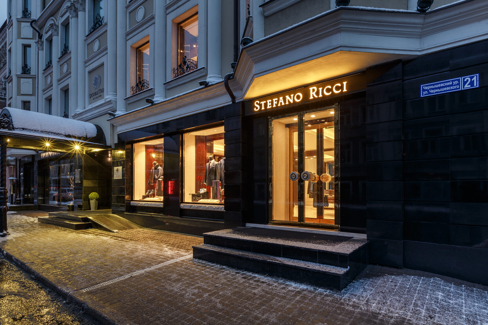 Stefano ricci beverly hills. Бутик Стефано Ричи. Стефано Ричи бутик Казань. Стефано Риччи магазин на Тверской. Stefano Ricci Москва Тверская.