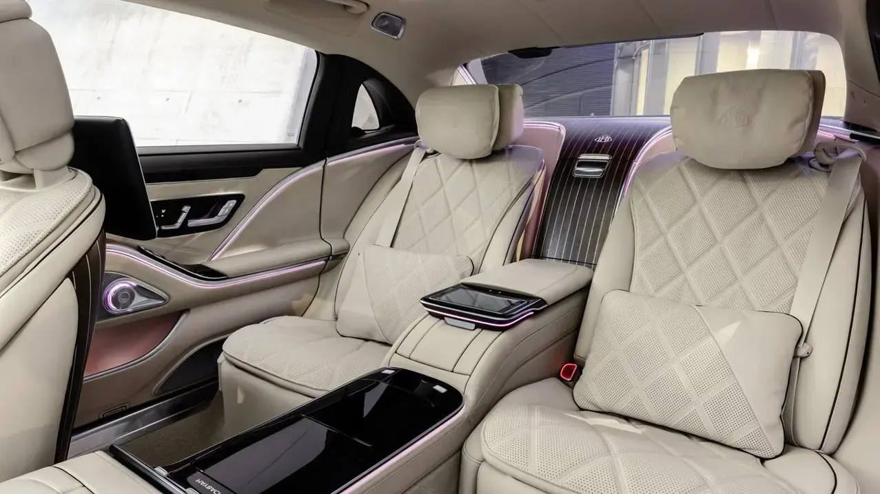 Салон Mercedes Maybach бизнес трансфер в Алматы