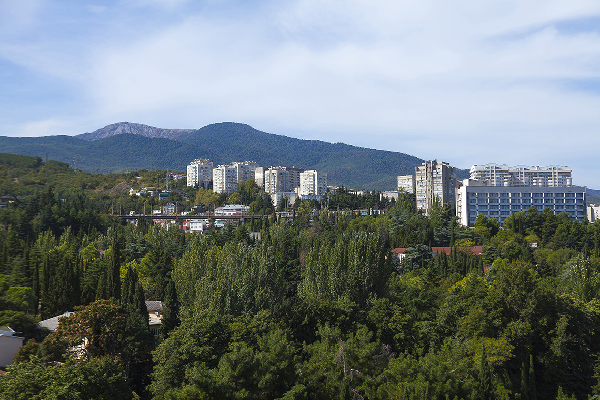 Алушта парковая улица. Алушта ул Горького 4. Алушта Горького 9а. Алушта улица Горького 9а. Status House Алушта.